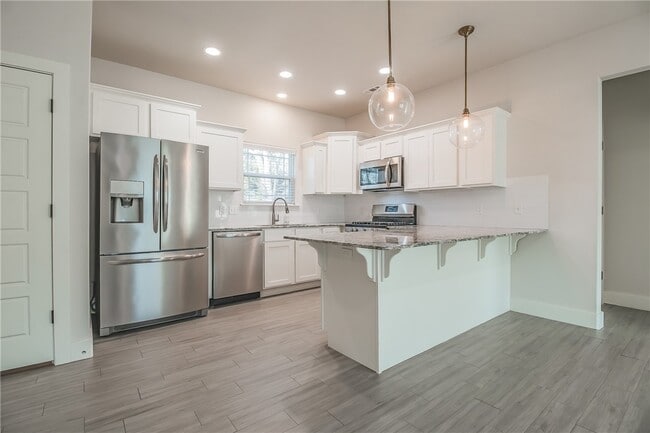 Photo - 350 W Kinniburgh Dr