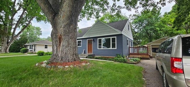 Building Photo - 2229 Oriole Ave