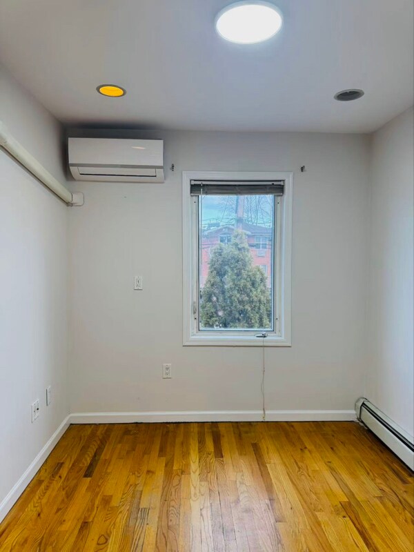 Photo - 121-25 6th Ave