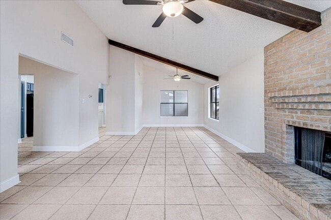 Photo - 985 Crossbill St