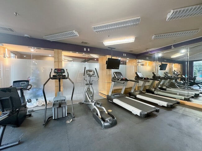 Gimnasio - 390 17th St NW Unidad #5027