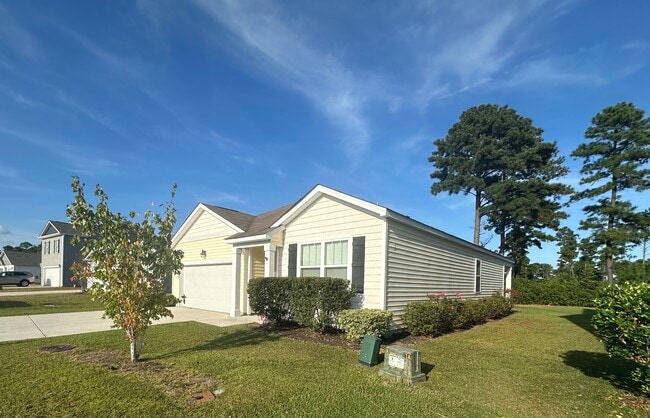 Photo - 8170 E Highcroft Dr NE