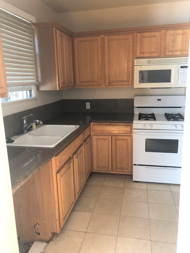 Photo - 614 Acanto St