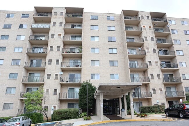 Building Photo - Spacious Ground Floor Condo in Silver Spring