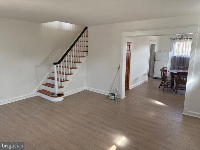 261 Long Ln