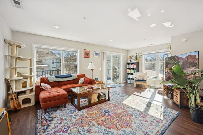 Photo - 2449 Lyndale Ave S Unit 3