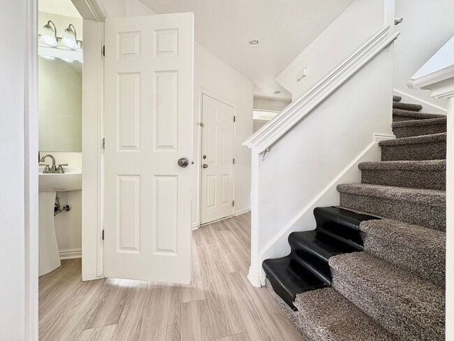 Photo - 1553 Vivante Way
