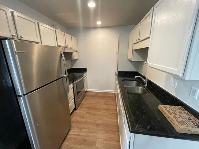 Photo - 215 Eleanor Ave Unit 2