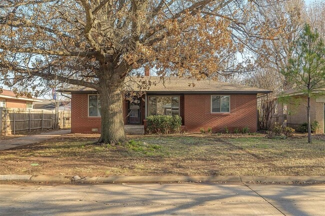 Building Photo - 2312 N Warren Ave