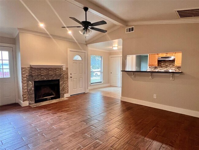 Photo - 605 Luther Dr