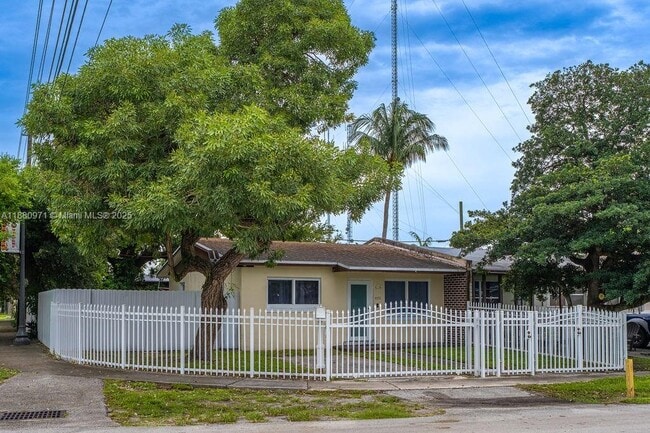Building Photo - 5551 SW 37th St Rental