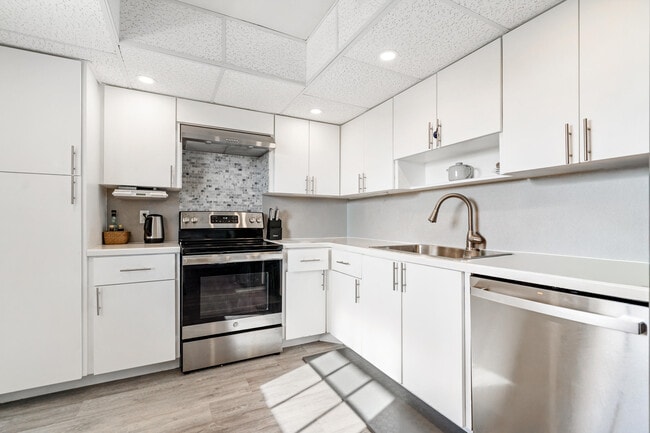 Photo - 3900 Oaks Clubhouse Dr Unit 503