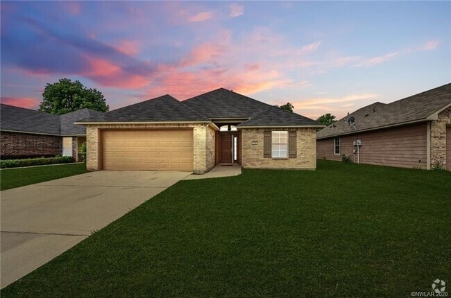 Building Photo - Savannah Place 3 Bed 2 Bath Rental