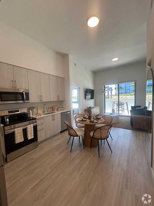 Building Photo - 1490 NW 34th St Unit C1 Rental
