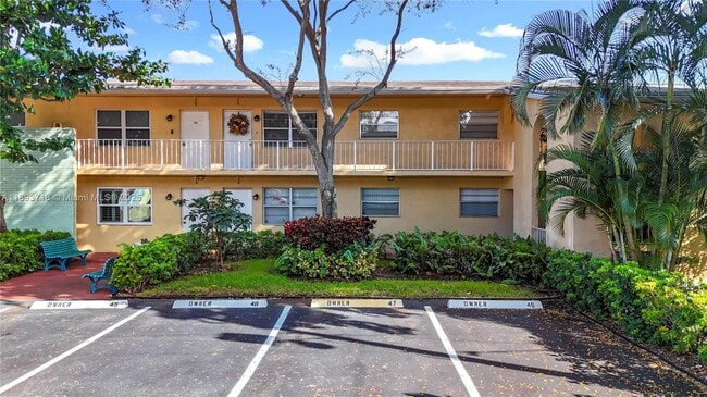 Building Photo - 2607 NE 8th Ave Unit 39