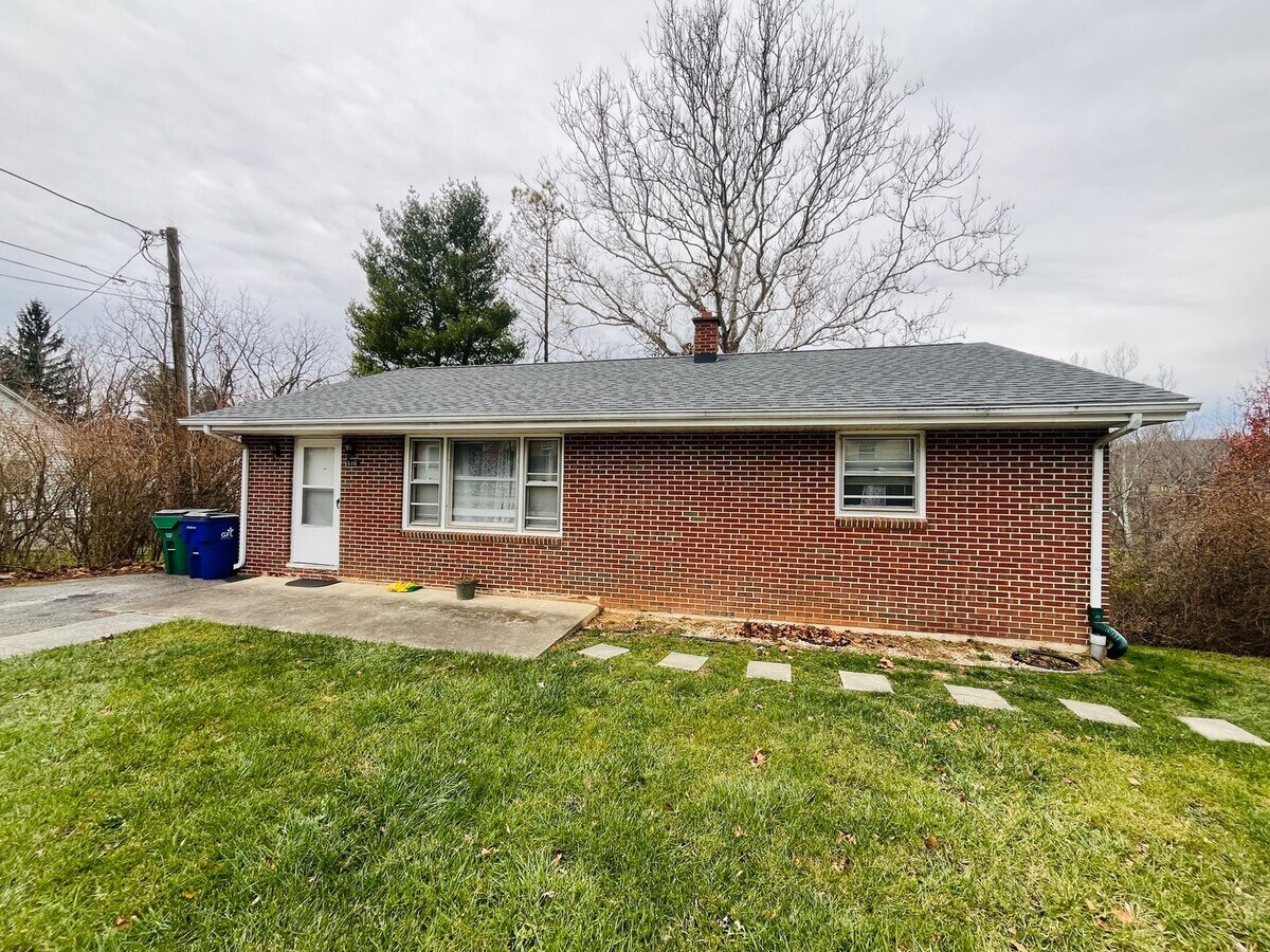 Photo - 610 Ellett Rd