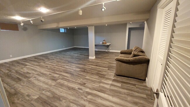 Photo - 866 S 156th Ave