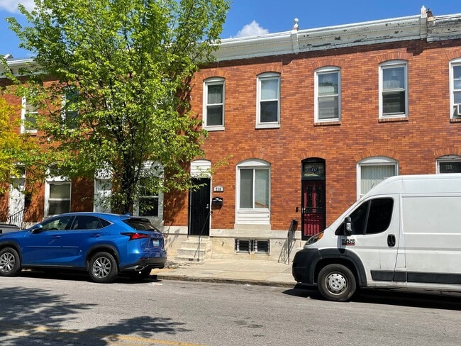 Building Photo - 719 N Milton Ave