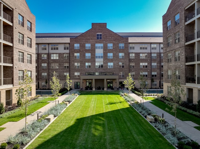 The Sage en Jeffrey Park: patio y espacio verde - The Sage at Jeffrey Park