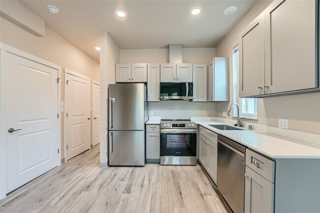 Photo - 1410 6th Ave Unidad 1410 6th Ave  1 (Bottom )