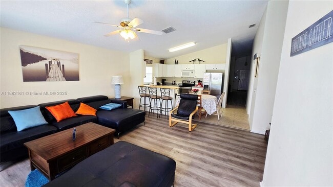 Photo - 550 Castlemain Cir