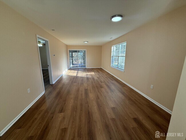 Photo - 351 Constitution Cir