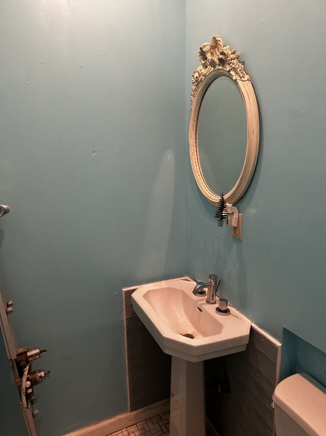 Photo - 521 Logan St