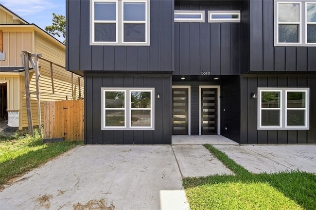 Building Photo - 5610 Kittridge St Unit A