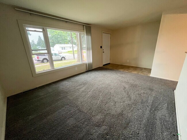 Photo - 3 Bed/1 Bath with Bonus Room and Fully Fenced in Yard!