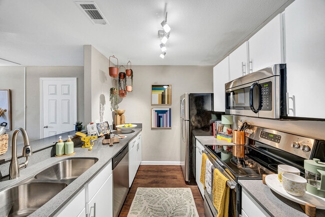 Model | Kitchen & Dining