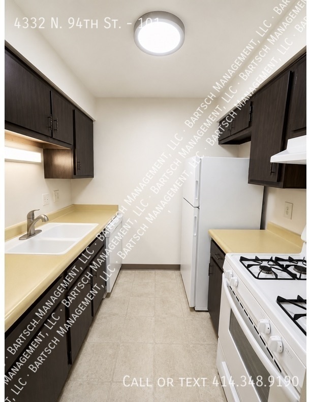 Photo - 4332 N 94th St Unit 101