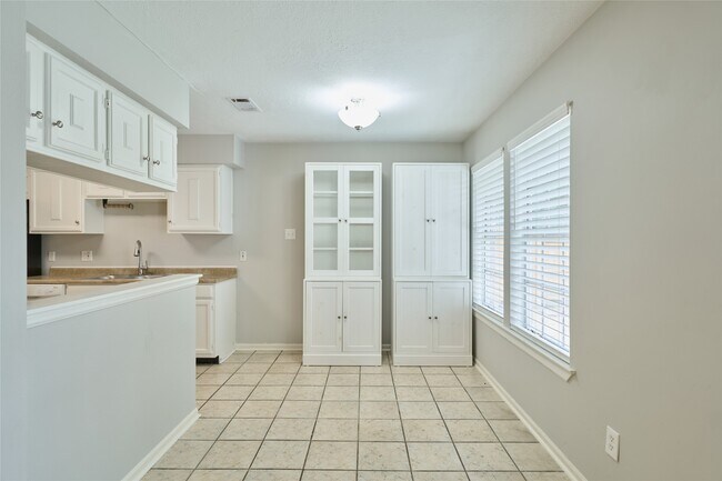 Photo - 5 N White Pebble Ct