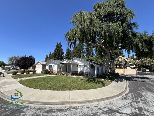 Photo - $4,995 - Beautiful 3/2 Bath Home Tucked Away in Prime Santa Clara's Location