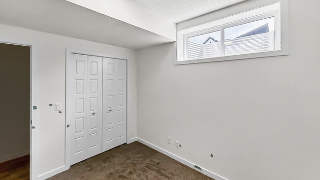 Photo - 104 Marmot Way NW