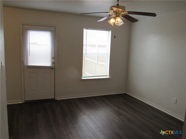 Photo - 407 W St John Ave