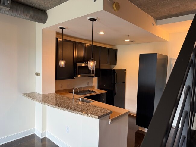 710 W Trade St Unit Gateway Loft #302