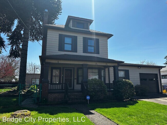 5 br, 2 bath House - 6604 SE Ramona St. - 5 br, 2 bath House - 6604 SE Ramona St.