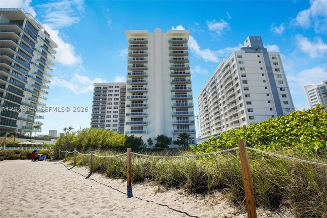 Building Photo - 6917 Collins Ave Unit 1608