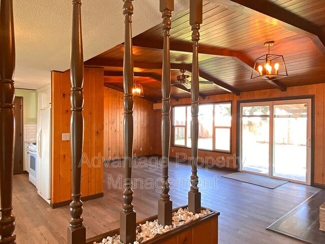 Photo - 1410 SE Powell Way