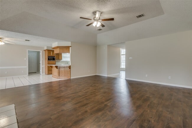 Building Photo - 2460 Pebblebrook Cir
