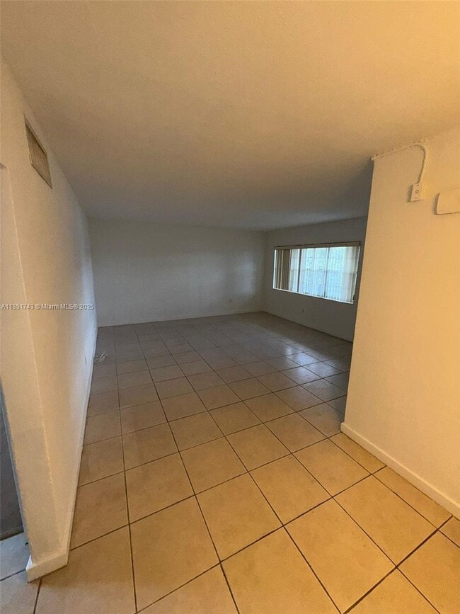 Building Photo - 13700 NE 6th Ave Unit 301 Rental