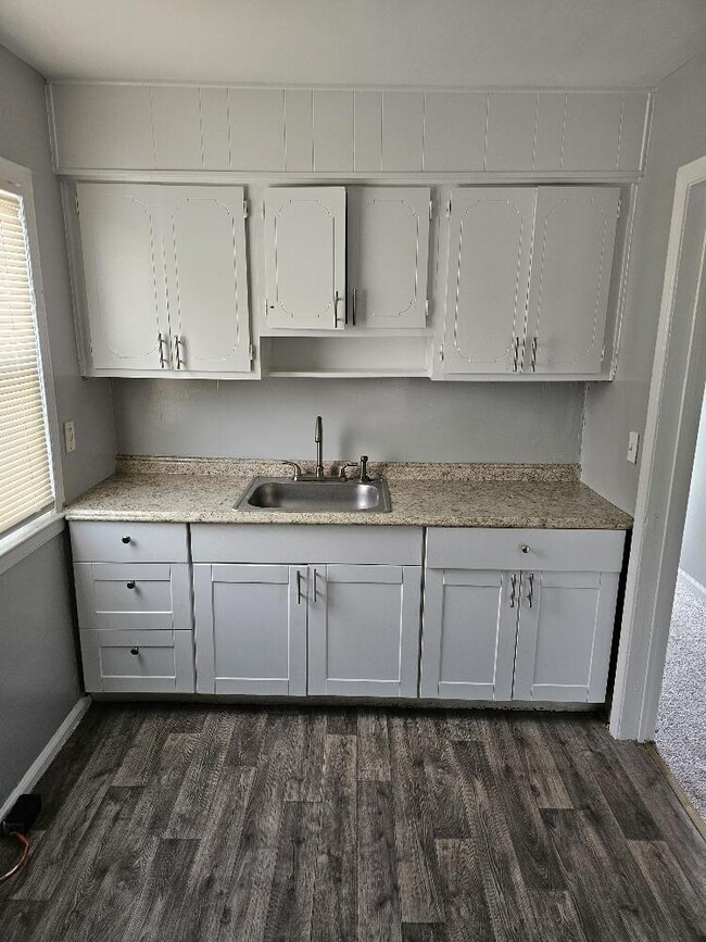 Photo - 3337 Bassett St
