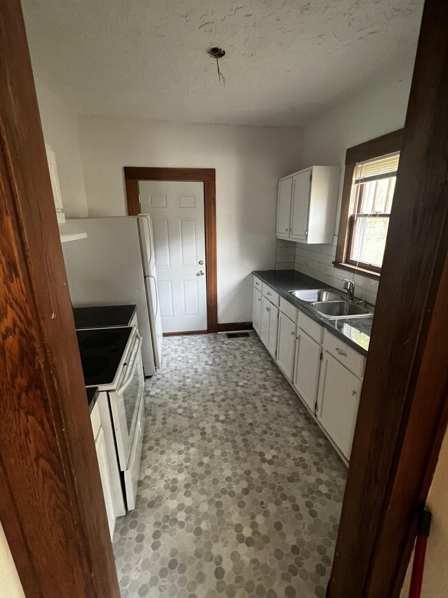 Photo - 302 S Green St