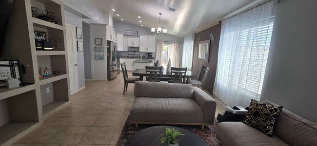 Photo - 624 S Vaughn Ave