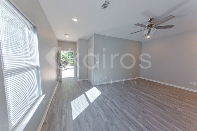 Photo - 2011 Wilson Rd