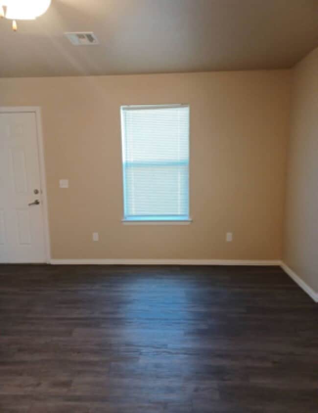 Photo - 615 7th Ave SE Unit 620 E St SE