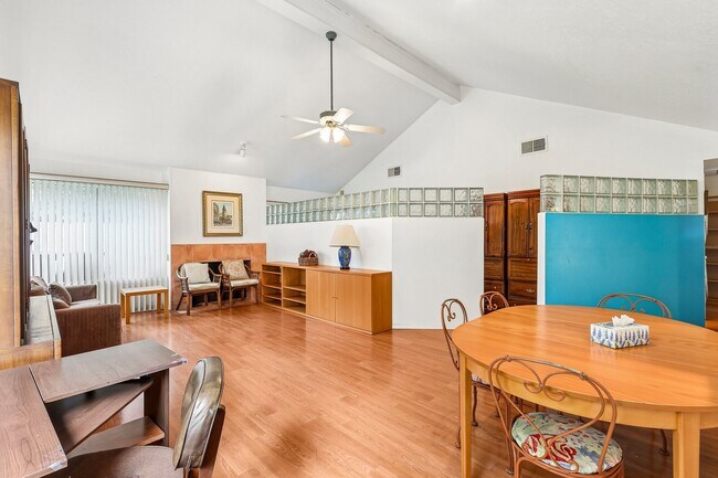 Photo - 1723 Sullins Way