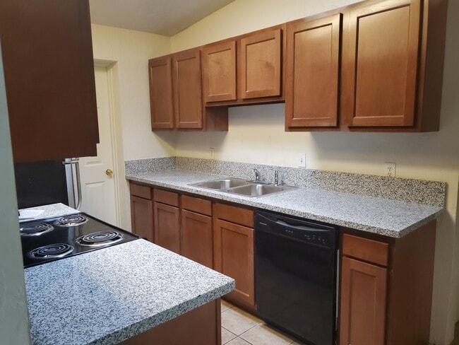 Photo - 1433 E Elm St