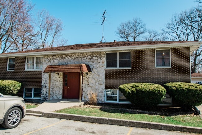 Building Photo - 5629 Massachusetts St Unit 2 Rental