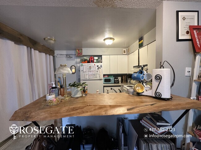 Photo - Pet-Friendly 1-Bedroom Corner Apartment with Walk-In Closet & Backyard in Kitchener Unit 29